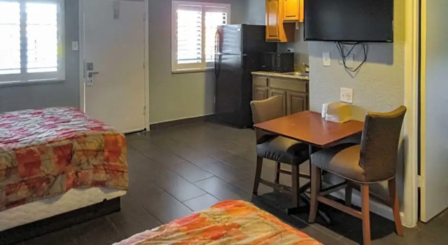 Четырёхместный номер Standard Rodeway Inn San Pablo Hilltop