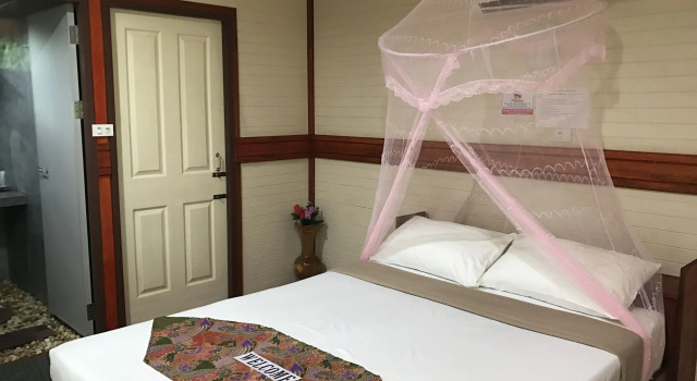 Khao Sok Royal Bamboo Lodges - SHA Certified, Забронировать Отель Отели Южного Таиланда с парковкой, Парковка