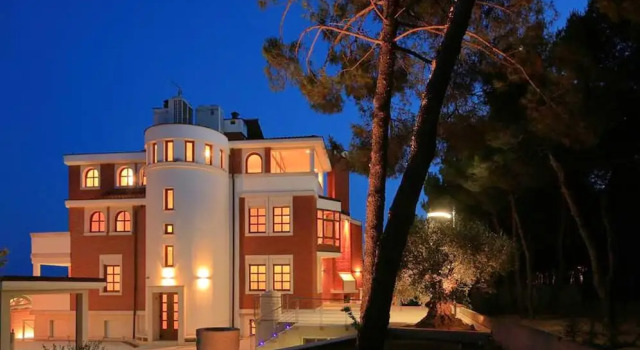 Mansion With 10 Bedrooms in Pula, With Wonderful Sea View, Terrace and Wifi - Near the Beach, Забронировать Отель Отели Пула 4 звезды, рядом с Пляж в бухте Гортанова, 4*