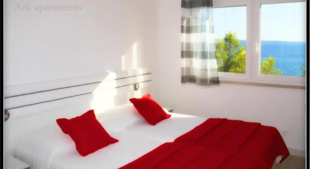 Beautiful apartment for 3 adults next to the beach, Prenota Appartamento Hotel a Croatian Islands con piscina, Piscina