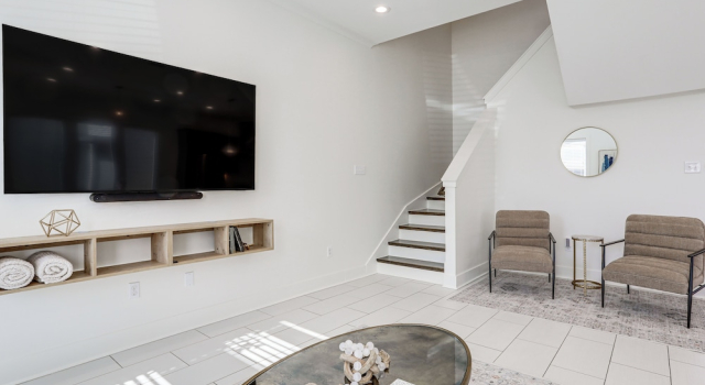 Modern 3BR Retreat - Near Bluebonnet & Hospitals, Забронировать Дом для отпуска Батон-Руж Луизиана, рядом с Universal Plaza Shopping Center