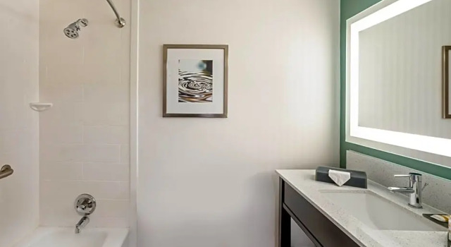 Номер Deluxe Ramada Columbus Highway 45