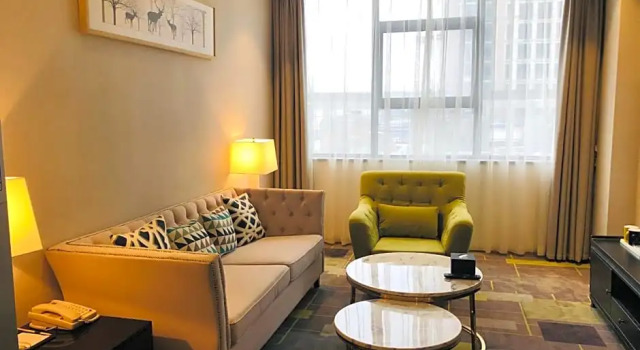 Люкс c 1 комнатой Holiday Inn Express Chengdu Dafeng