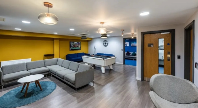 JOIVY Affordable Edinburgh, Забронировать Апартаменты/квартира Бротон Эдинбург, рядом с Железнодорожный вокзал Эдинбург-Уэверли