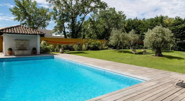 Номер Standard с видом на воду Best Western Plus Le Lavarin Avignon