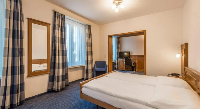 Трёхместный номер Hotel Alpina Luzern