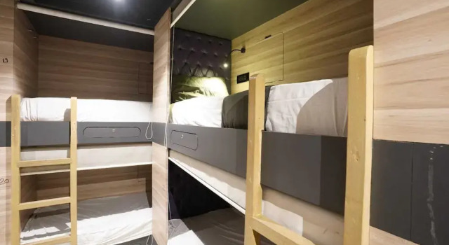 Коттедж Single Bed Stays in Mixed Dormitory Room Andheri