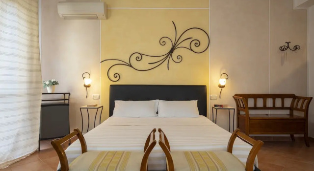 Двухместный номер Comfort с балконом и с частичным видом на море Lola Piccolo Hotel