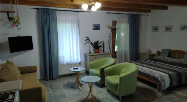 Студия Négy Évszak Apartmanház
