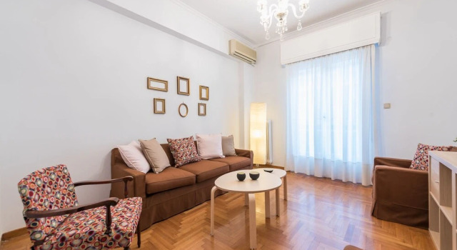 Elegant Koukaki Apartment  by Cloudkeys