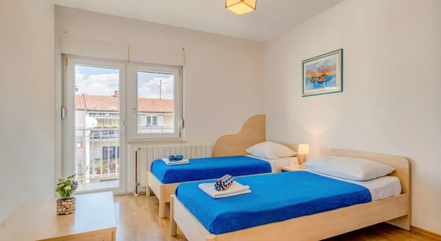 Семейные апартаменты с 2 комнатами с балконом Apartman Maestral 1