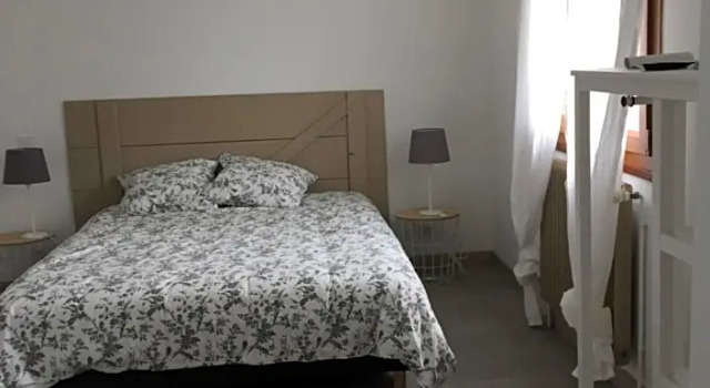 Sous la tour, Prenota Hotel Agencourt Borgogna