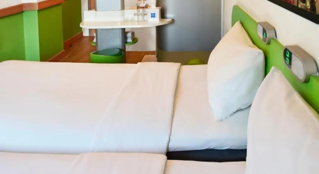 Standard Twin room Ibis Budget Semarang Tendean