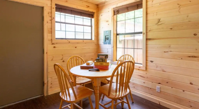 Carter Creek by Avantstay Secluded Yard w/ Creek + Suite
