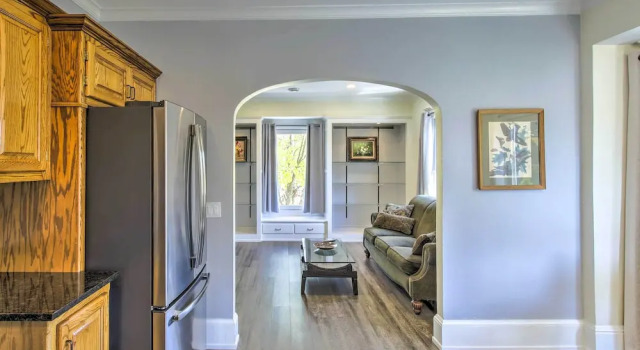 Apt w/ Shared Gas Grill, 2 Blocks to Dtwn!