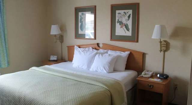 Days Inn & Suites Bridgeport - Clarksburg, Buchen Sie Hotel Bridgeport 