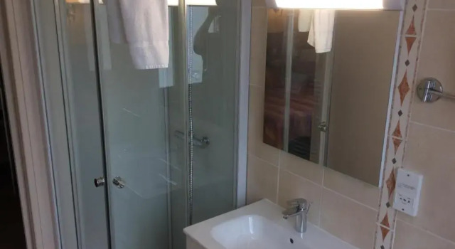 Номер Comfort Logis Hotels- Auberge de la Tour - Hôtel et restaurant