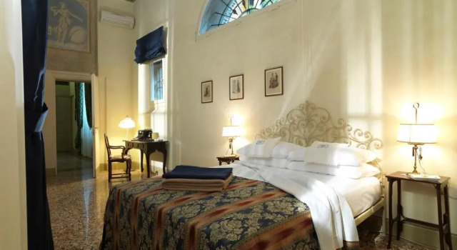 Antica Casa Zucchini B&B, Забронировать Отель «постель и завтрак» Отели Болоньи 3 звезды, рядом с Дворец Палаццо Ре Энцо, 3*