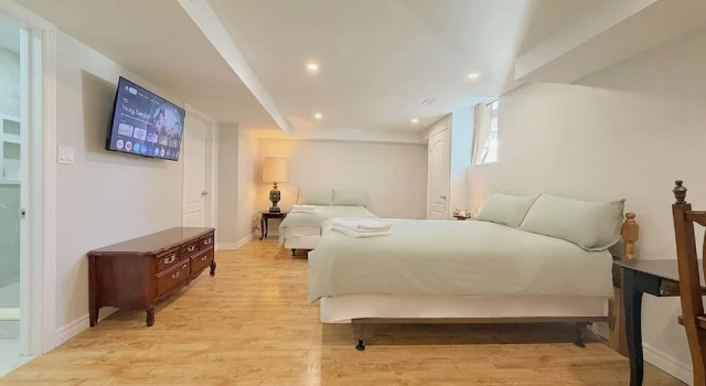 Номер Standard Cozy Rooms in Bright Walkout Suite - Newly Renovated in 2026