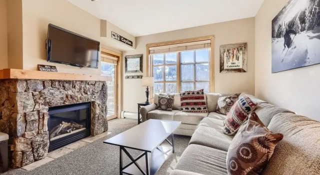 Passage Point 319 2 Bedroom Condo by RedAwning