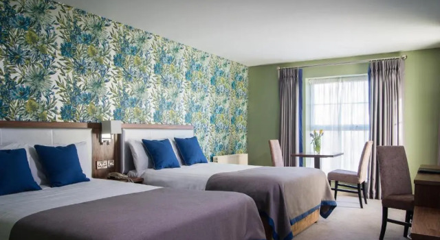 Семейный номер Standard Holyrood Hotel - Leisure Centre & The Spa at Orchids