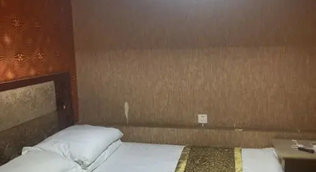 Yueyuan Fashion Hotel (Daqing Central Shopping Mall Shop), Book Hotel Hotels in Daqing with Parking, Parking