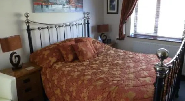 Can-Yr-Aderyn, Rezerwuj Hotel Ammanford Carmarthenshire