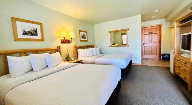 Четырёхместный номер Deluxe Mt Gardner Inn
