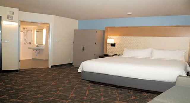 Люкс Holiday Inn New Orleans West Bank Tower by IHG