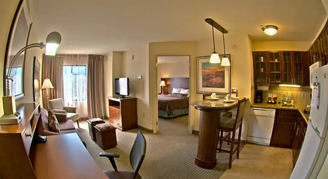 Четырёхместный люкс c 1 комнатой Staybridge Suites East Stroudsburg - Poconos by IHG