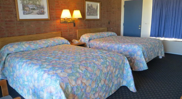 Sunrise Beach Motel, Забронировать Мотель Отели Макино-Сити с завтраком, рядом с Причал паромной переправы Макино-Сити, Завтраки