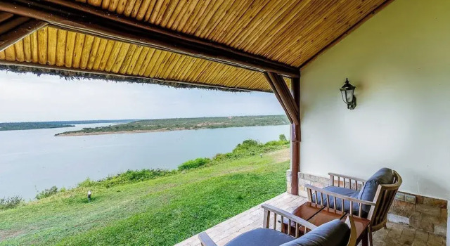 Номер Deluxe с видом на озеро Mweya Safari Lodge