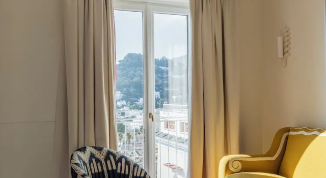 Suite doble con vista al jardín Villa Helios Capri