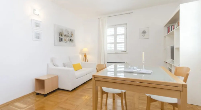 House Urban Bliss, Забронировать Отель Отели Водице с парковкой, рядом с Частный Пляж Отеля «Кристина», Парковка