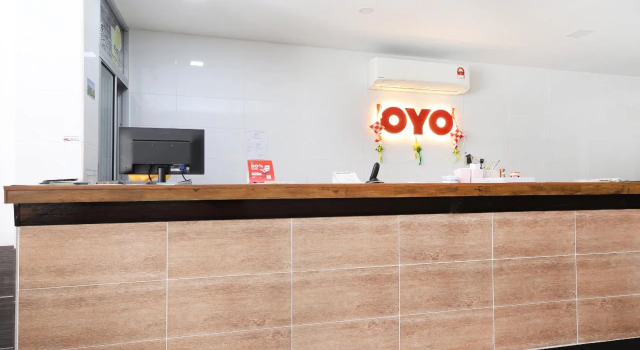 Mandurah Room & Cafe by OYO Rooms, Buchen Sie Hotel Kuching 