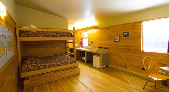 The Canadian Ecology Centre, Varaa Hotelli  