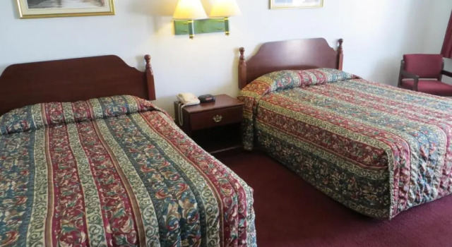Четырёхместный номер Standard Executive Inn & Suites West Columbia