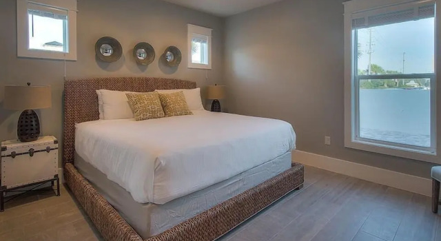 Not the Norm 11 Bedroom Holiday Home by Five Star Properties, Varaa Lomakoti Miramar Beach Emerald Coast