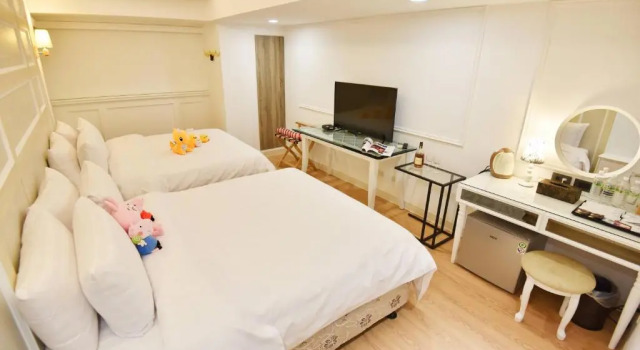Четырёхместный номер Economy Mi Ge Business Hotel