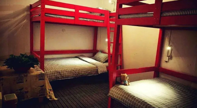 Dog House Young Hostel, Varaa Hostelli Yichang Hubei