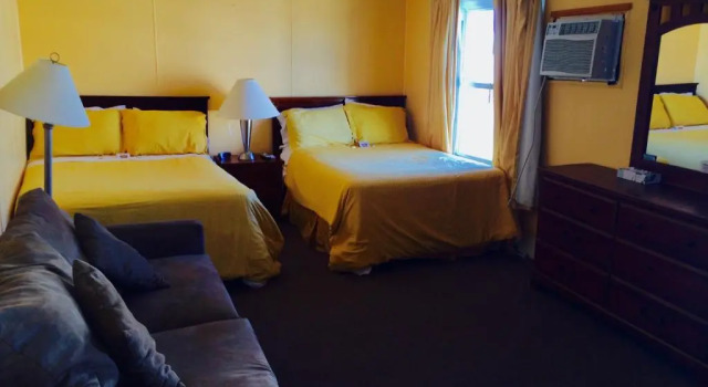Четырёхместный номер Standard Moulton Hotel