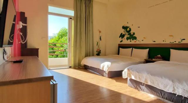 Четырёхместный номер Standard с балконом Stone Home Bed and Breakfast