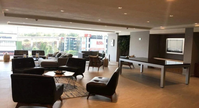 Luxurious Apartment with Amenities Near Santa Fe