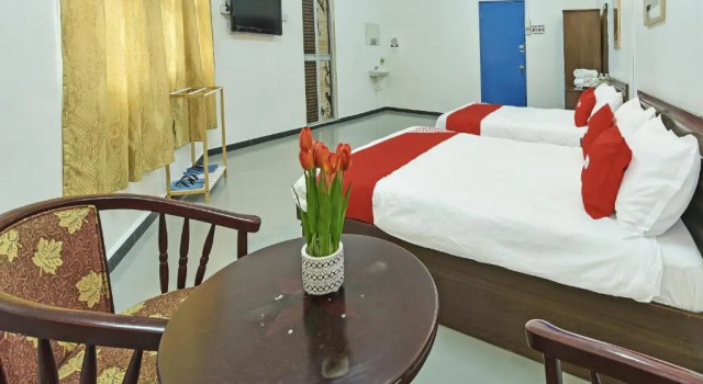 Люкс OYO 90734 Tata Inn Hotel
