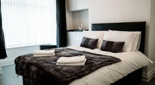 4 Bed House, Sleeps 9, Free Parking, Забронировать Отель Сток-он-Трент Стаффордшир