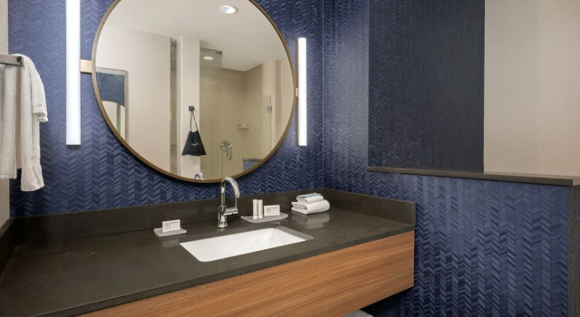 Четырёхместный номер Standard Fairfield Inn & Suites Madison Historic Eagle Cotton Mill