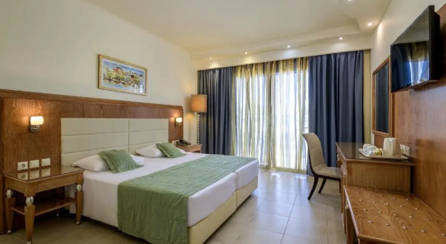 Двухместный номер с видом на бассейн Natura Park Village Hotel & Spa