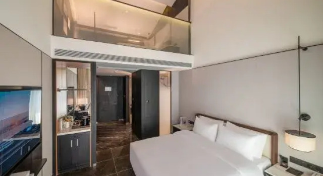 Четырёхместный люкс Дуплекс с балконом Zhenyue Meijing Hotel (Qinzhou Baishihu Park Wuyue Plaza)
