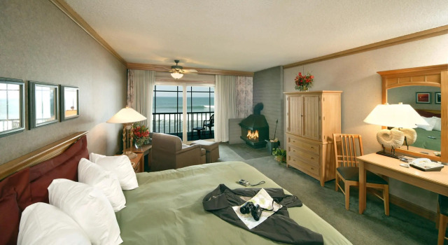 Двухместный номер Deluxe с видом на океан Cavalier Oceanfront Resort