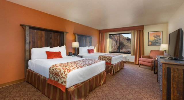 Четырёхместный номер Deluxe с видом на озеро Hoover Dam Lodge